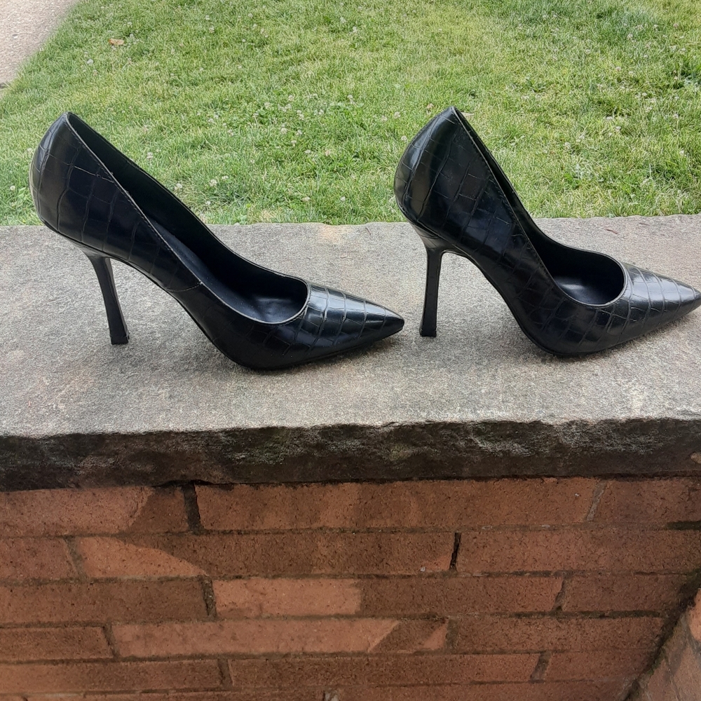 Pumps - Picture 3 of 4